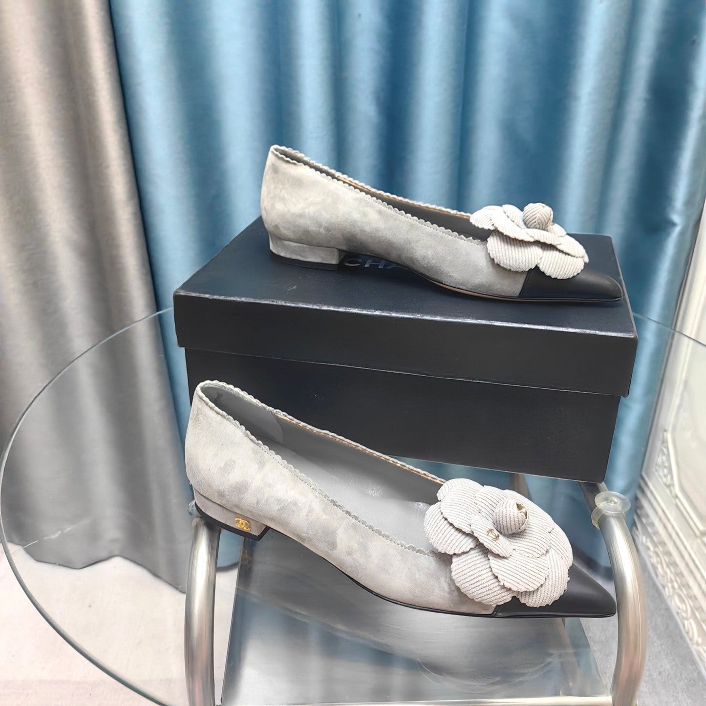 CC BALLET FLAT IN SPANISH GRAY SUEDE AND BLACK CALFSKIN WITH FLOWER - 35