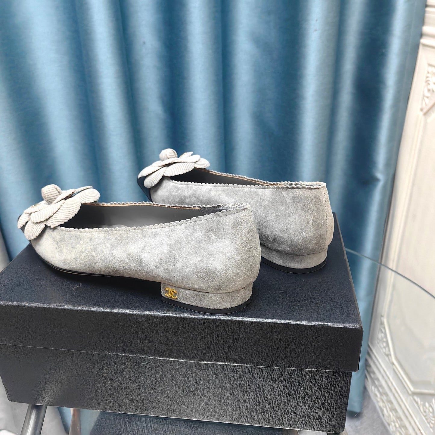 CC BALLET FLAT IN SPANISH GRAY SUEDE AND BLACK CALFSKIN WITH FLOWER - 35