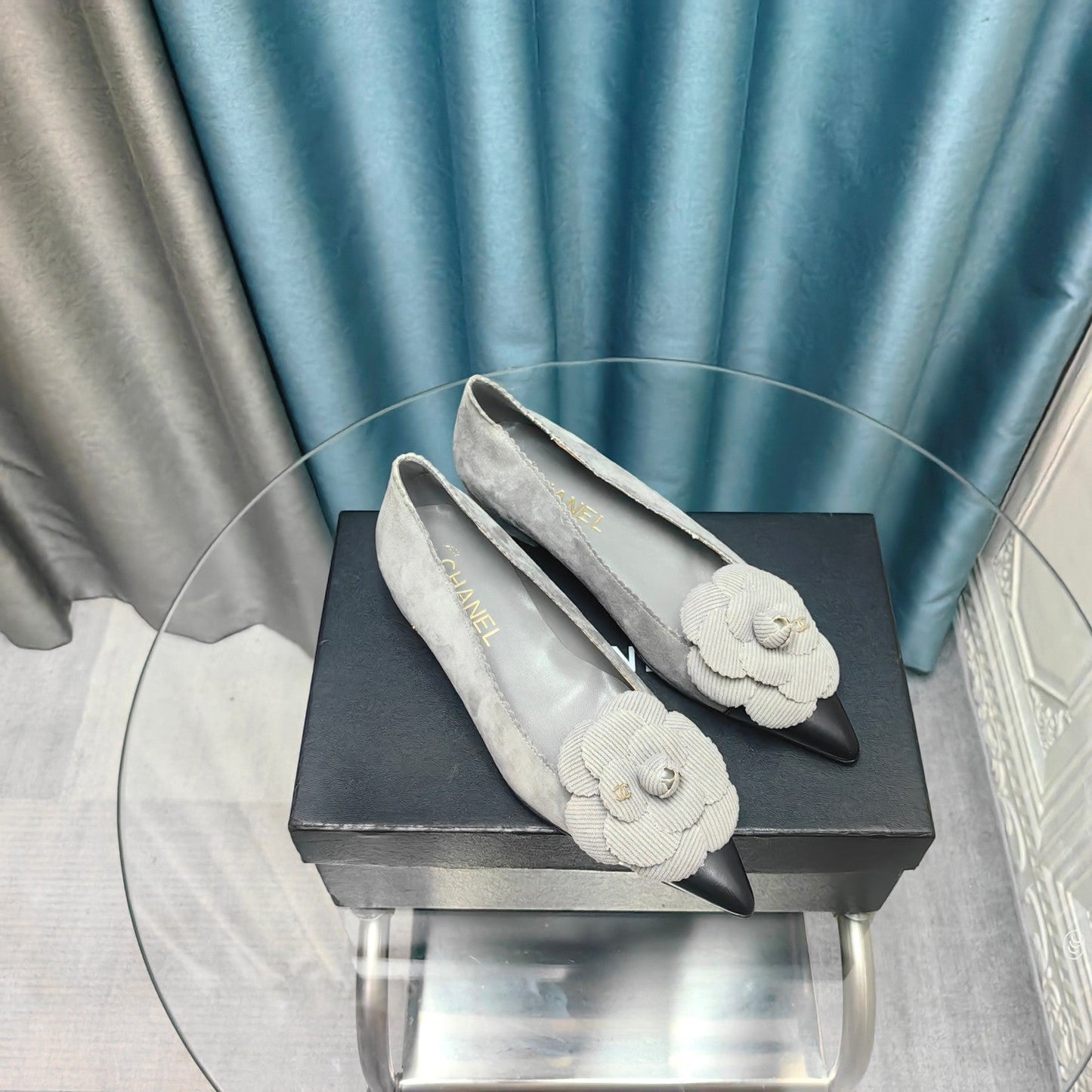CC BALLET FLAT IN SPANISH GRAY SUEDE AND BLACK CALFSKIN WITH FLOWER - 35