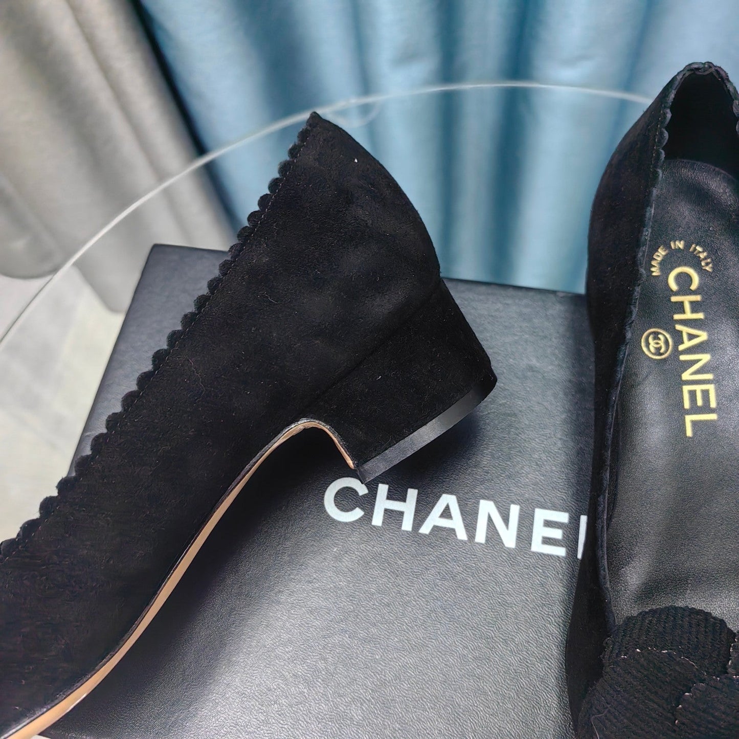 CC MEDIUM HEELS IN BLACK SUEDE AND CALFSKIN WITH FLOWER - 35