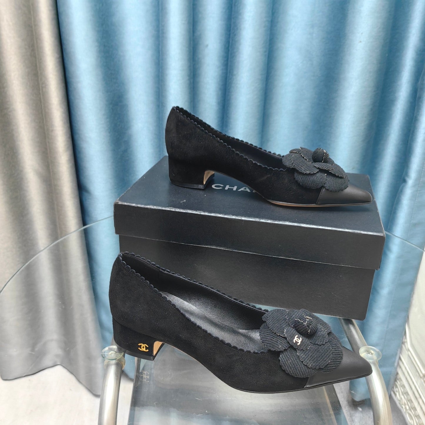 CC MEDIUM HEELS IN BLACK SUEDE AND CALFSKIN WITH FLOWER - 35