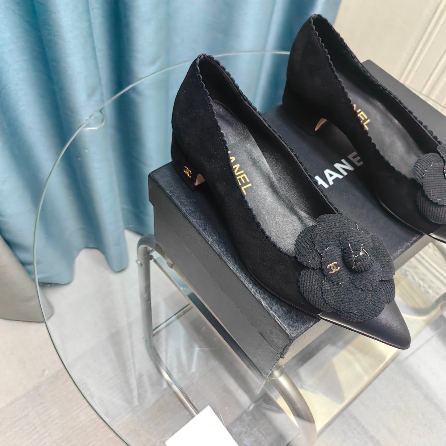 CC MEDIUM HEELS IN BLACK SUEDE AND CALFSKIN WITH FLOWER - 35
