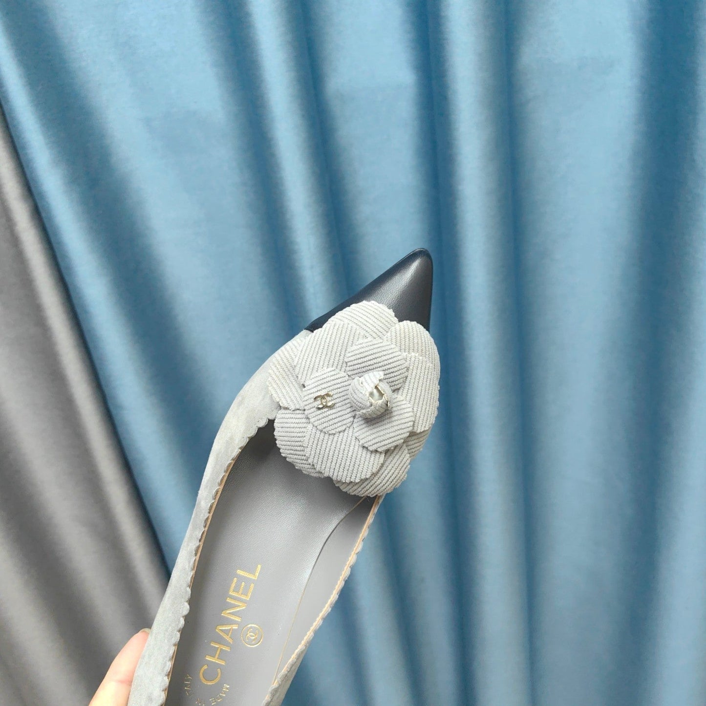 CC MEDIUM HEELS IN SPANISH GRAY SUEDE AND BLACK CALFSKIN WITH FLOWER - 35
