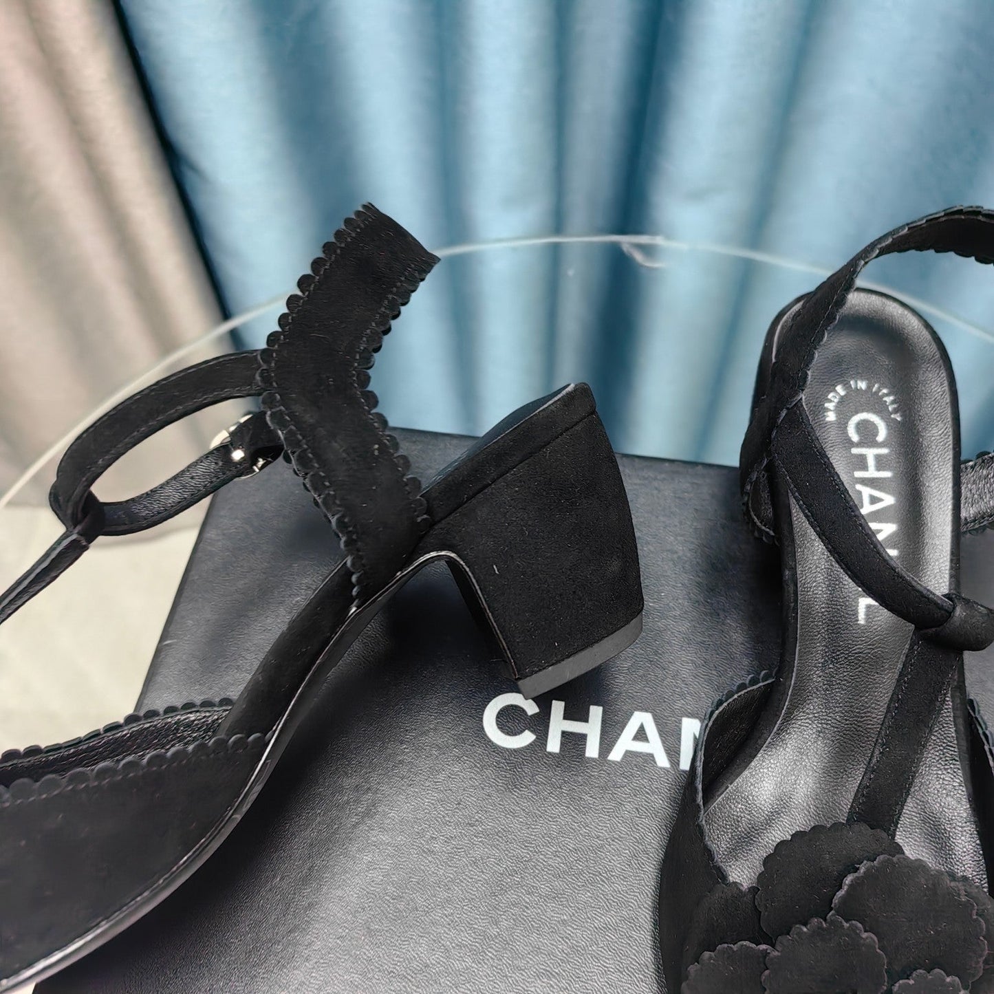 CC CAMELLIA SANDAL IN BLACK SUEDE AND CALFSKIN WITH FLOWER - 35