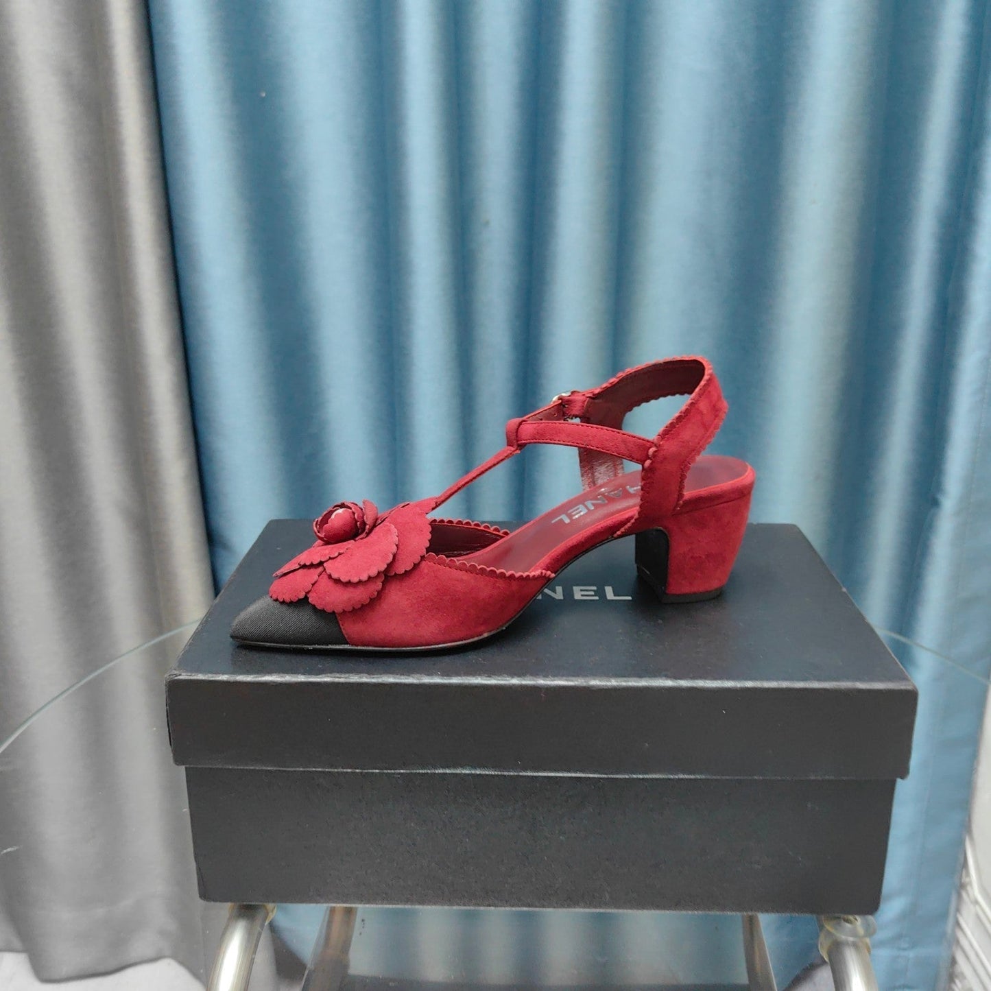 CC CAMELLIA SANDAL IN CHERRY RED SUEDE AND BLACK CALFSKIN WITH FLOWER - 35