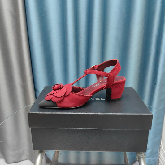 CC CAMELLIA SANDAL IN CHERRY RED SUEDE AND BLACK CALFSKIN WITH FLOWER - 35