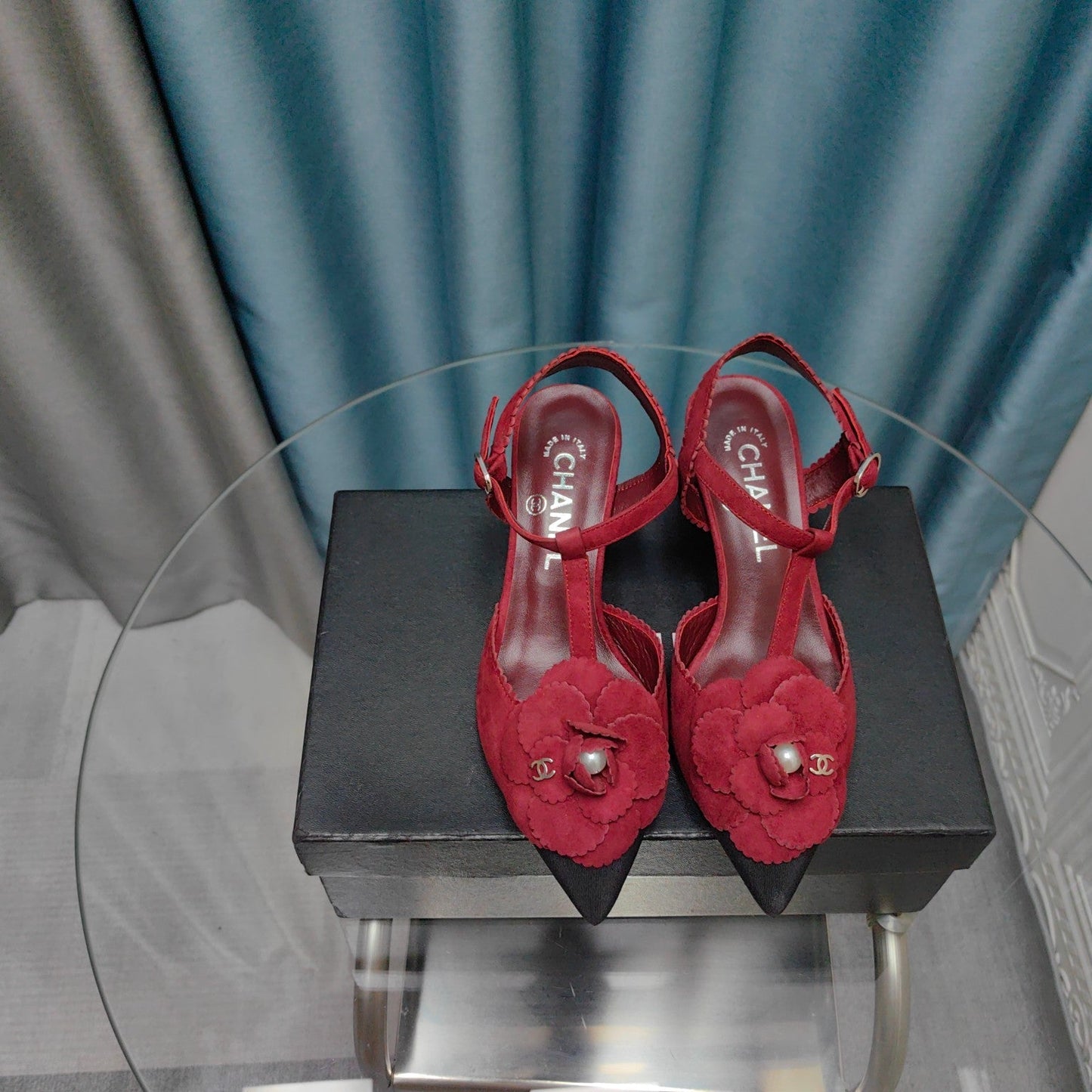 CC CAMELLIA SANDAL IN CHERRY RED SUEDE AND BLACK CALFSKIN WITH FLOWER - 35
