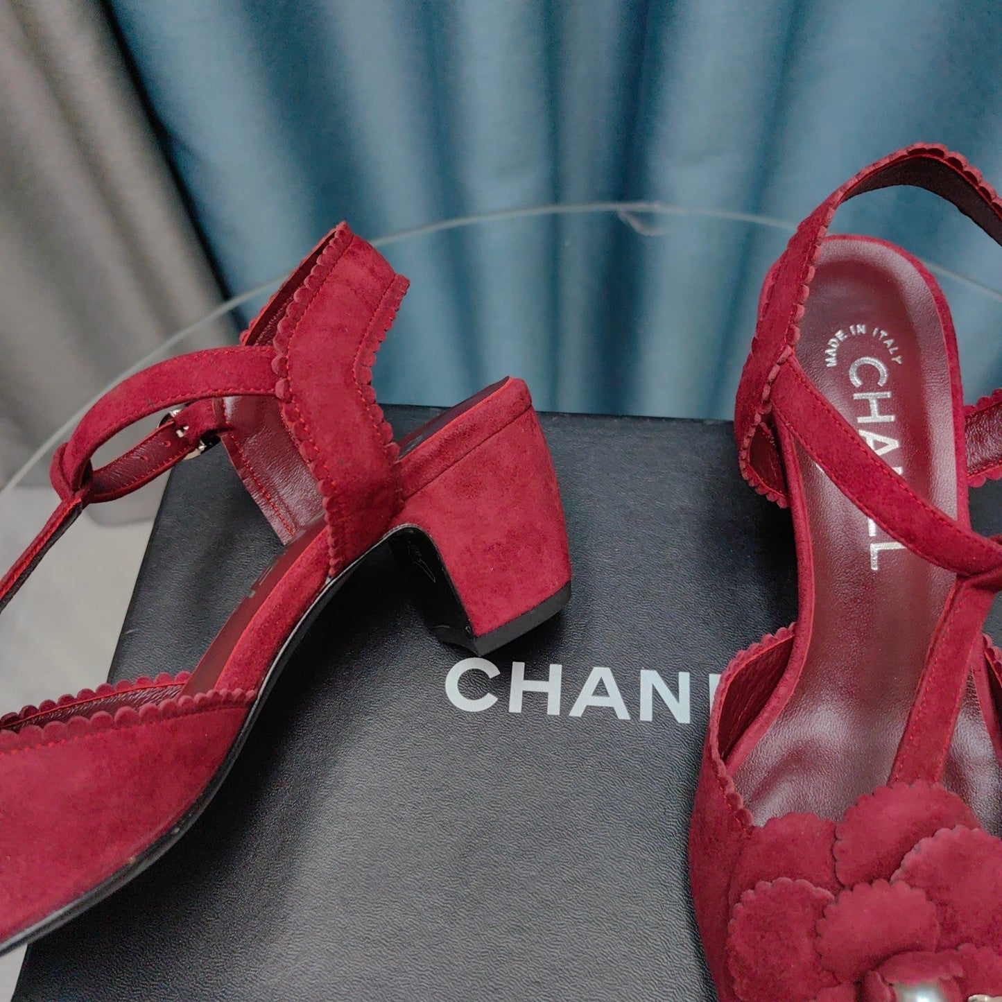 CC CAMELLIA SANDAL IN CHERRY RED SUEDE AND BLACK CALFSKIN WITH FLOWER - 35