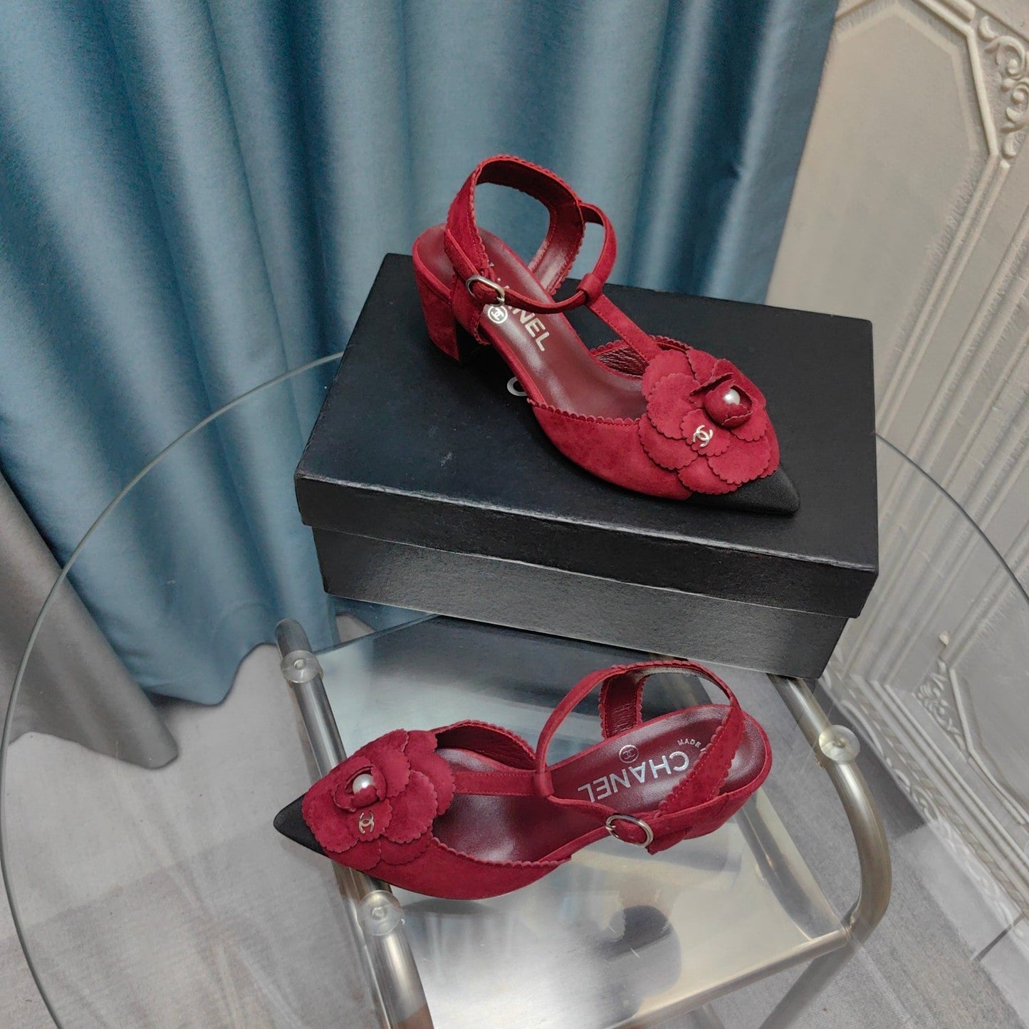 CC CAMELLIA SANDAL IN CHERRY RED SUEDE AND BLACK CALFSKIN WITH FLOWER - 35