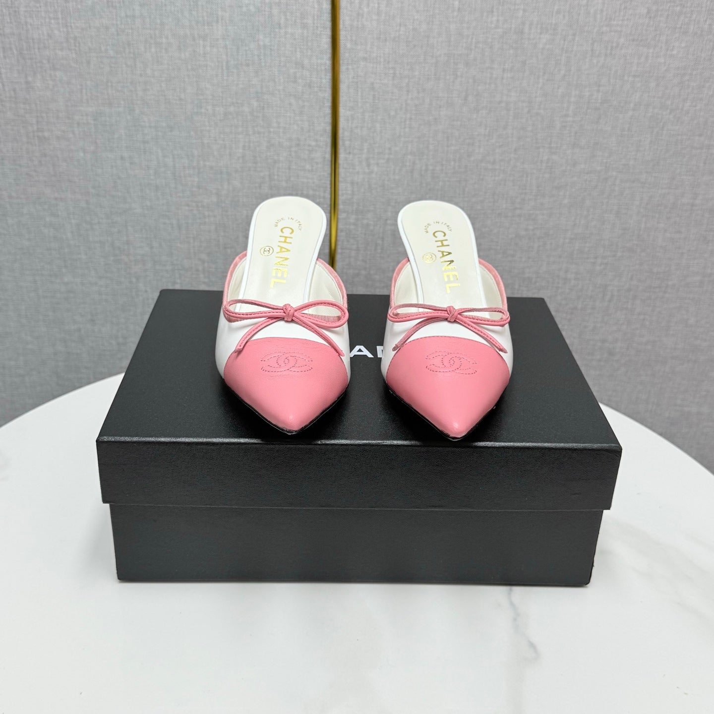 CC HEEL MULES 25S IN PINK AND WHITE LAMBSKIN WITH BOW - 35