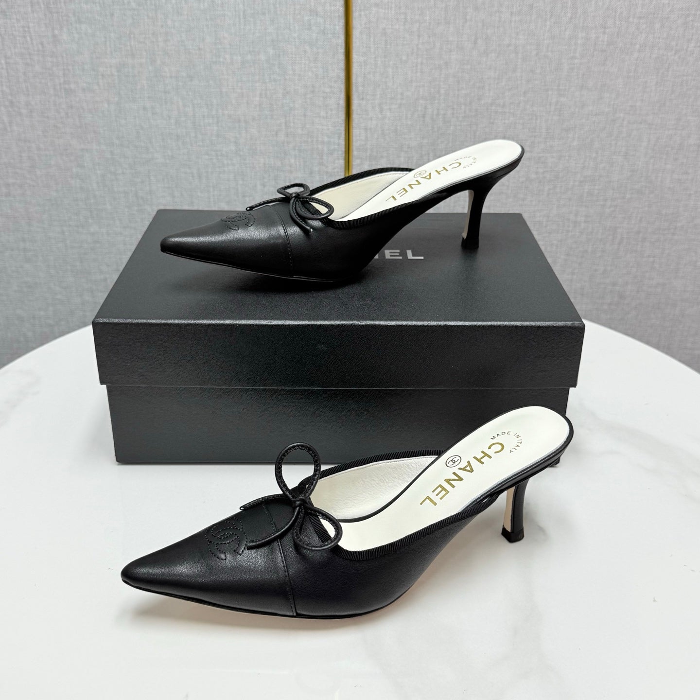 CC HEEL MULES 25S IN BLACK LAMBSKIN WITH BOW - 35