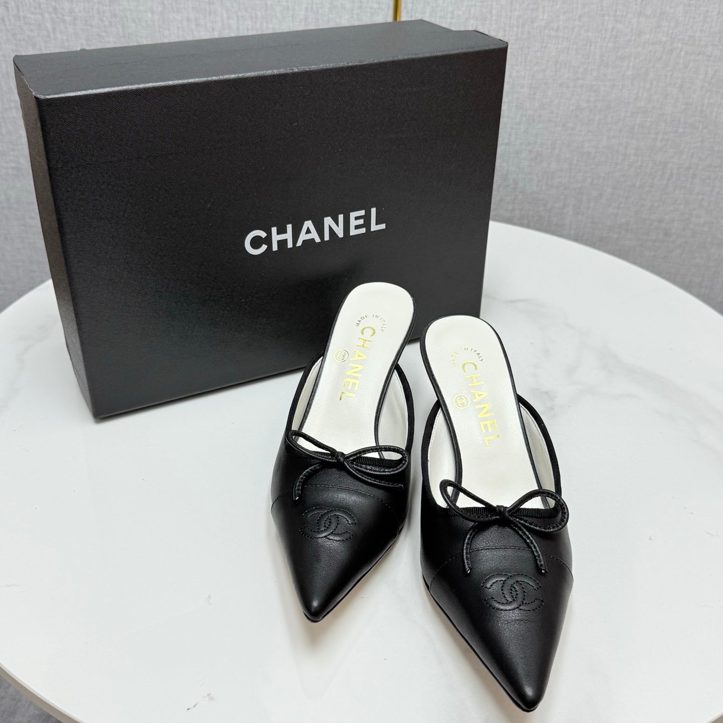CC HEEL MULES 25S IN BLACK LAMBSKIN WITH BOW - 35