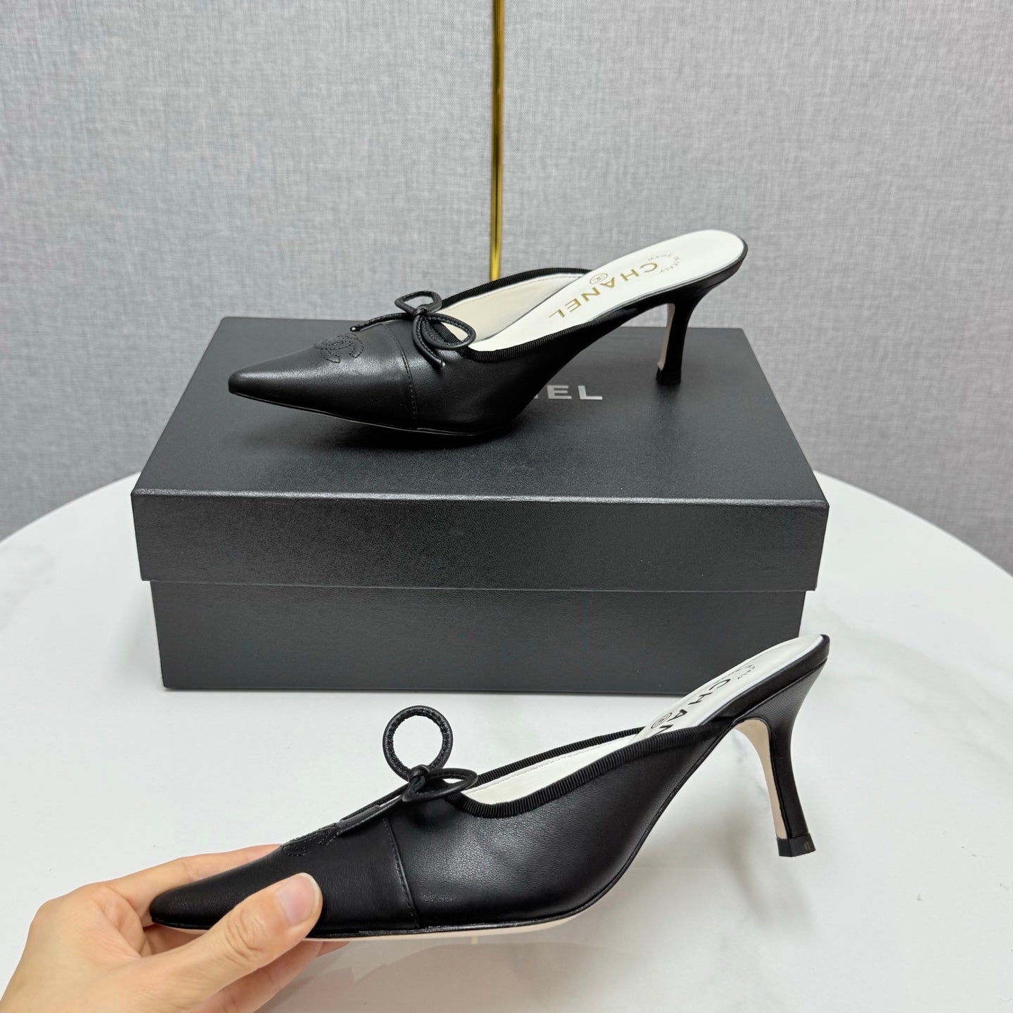 CC HEEL MULES 25S IN BLACK LAMBSKIN WITH BOW - 35