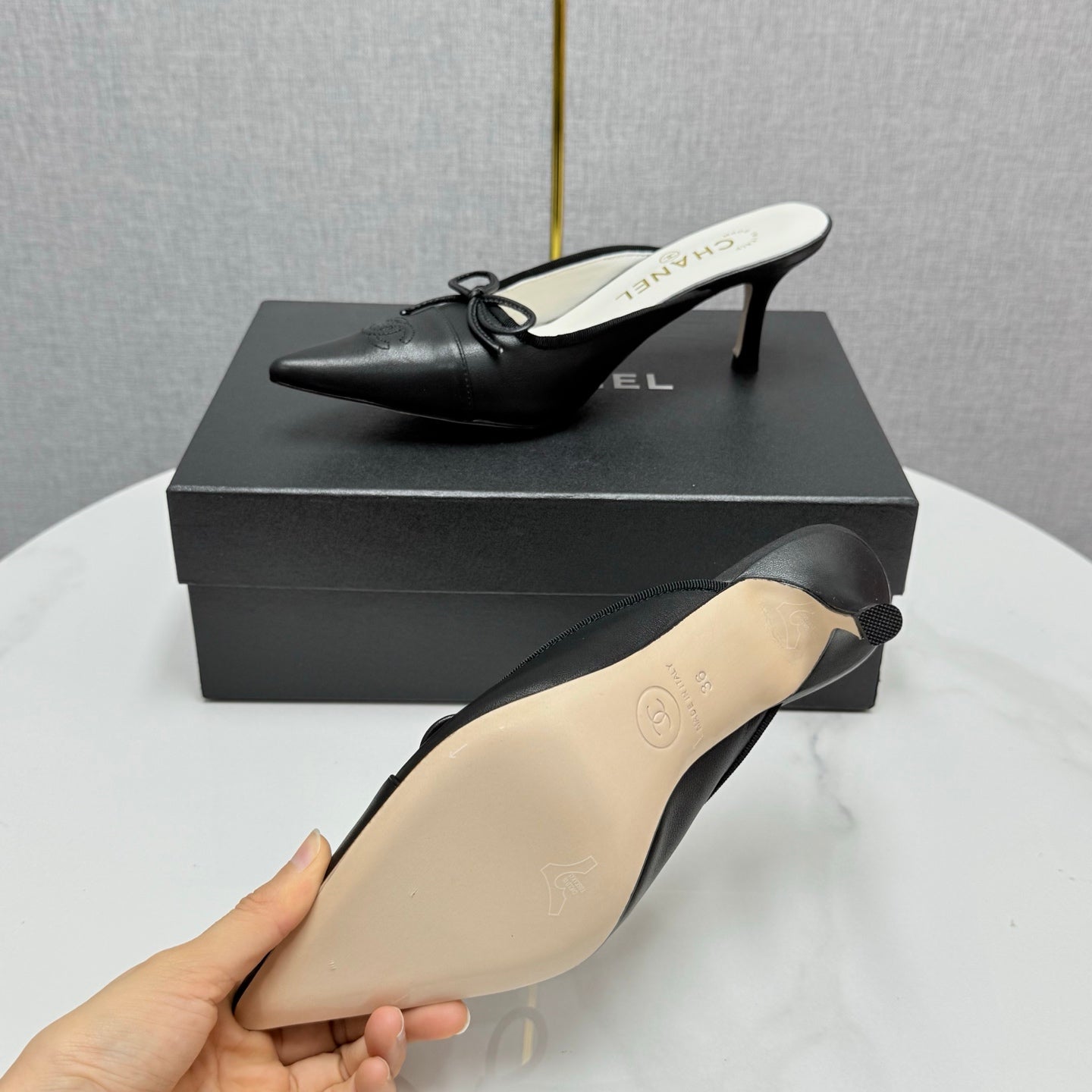 CC HEEL MULES 25S IN BLACK LAMBSKIN WITH BOW - 35