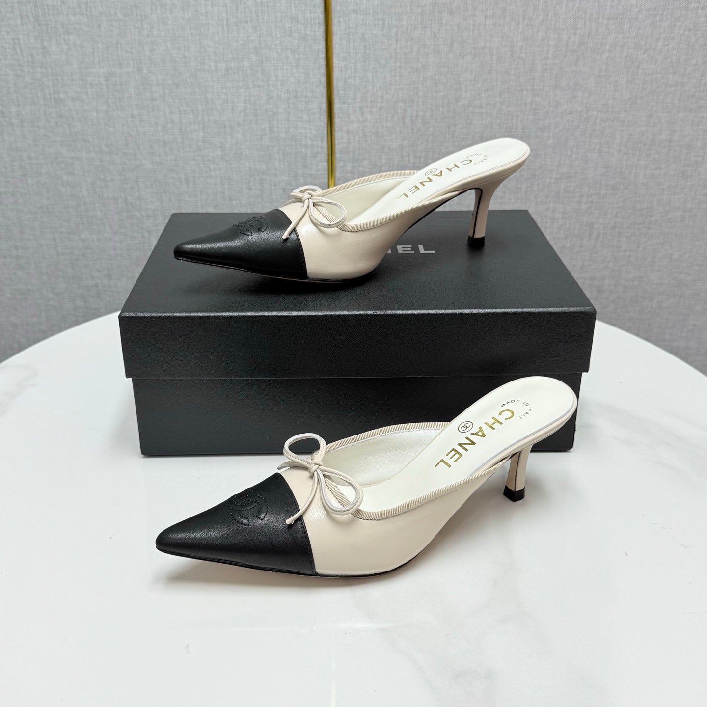 CC HEEL MULES 25S IN BLACK AND CREAM WHITE LAMBSKIN WITH BOW - 35