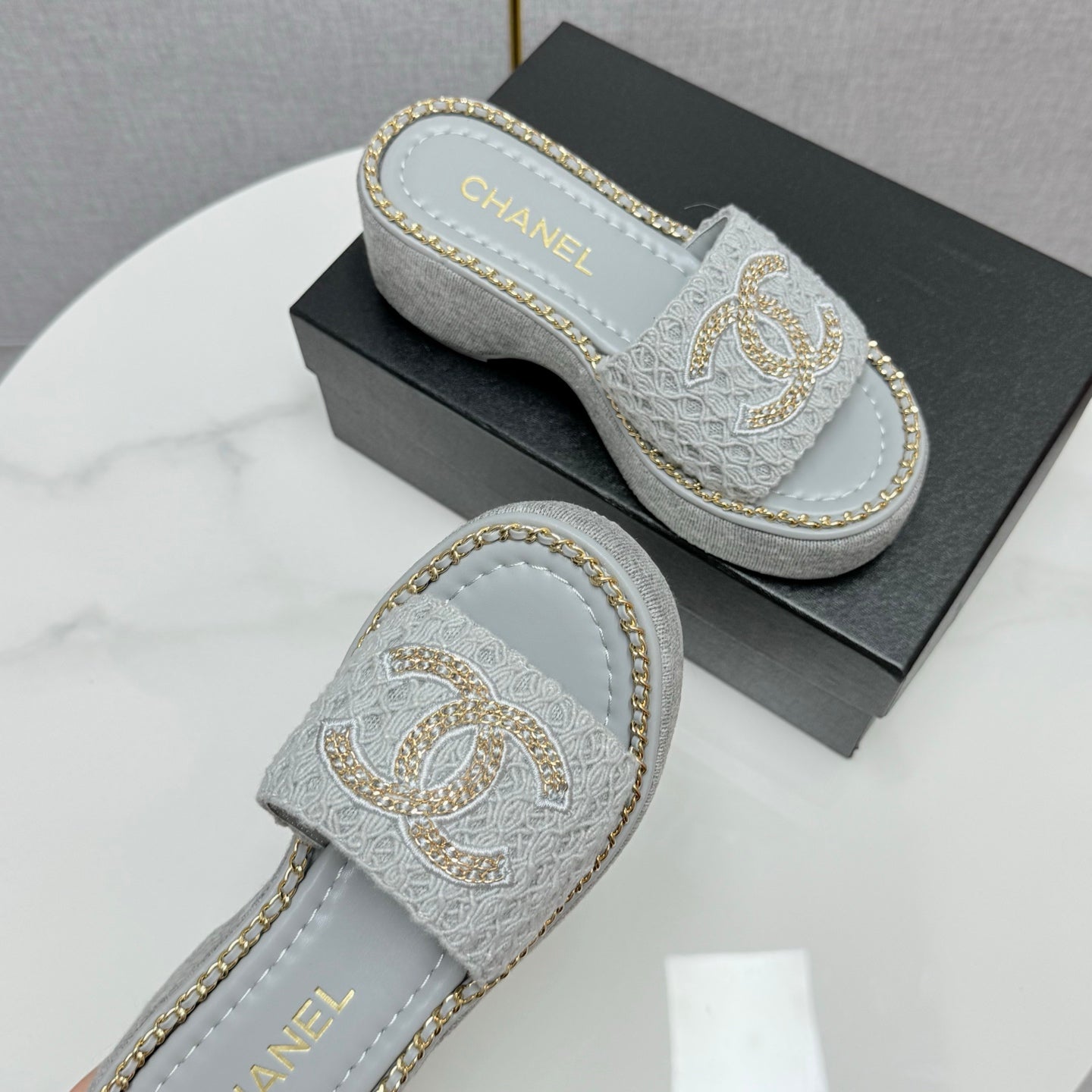CC WEDGE SOLE SANDALS 25S IN DUSTY BLUE GREY FABRIC WITH LOGO - 35