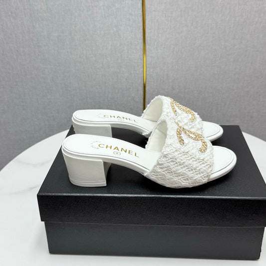 CC HIGH HEEL 25S IN WHITE FABRIC AND CALFSKIN WITH LOGO - 35