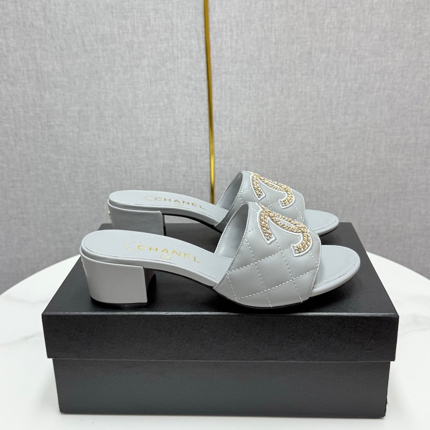 CC HIGH HEEL 25S IN DUSTY BLUE GREY CALFSKIN WITH LOGO - 35
