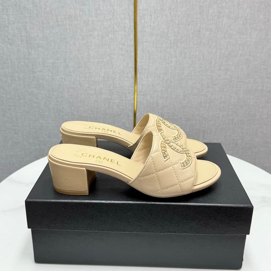 CC HIGH HEEL 25S IN BEIGE CALFSKIN WITH LOGO - 35