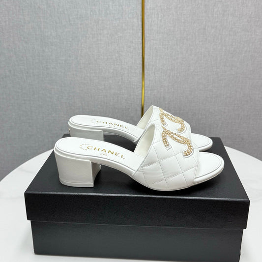 CC HIGH HEEL 25S IN WHITE CALFSKIN WITH LOGO - 35