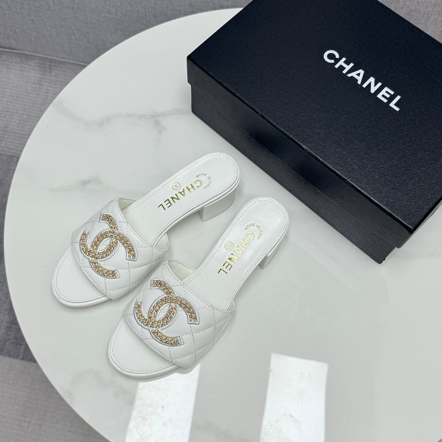 CC HIGH HEEL 25S IN WHITE CALFSKIN WITH LOGO - 35