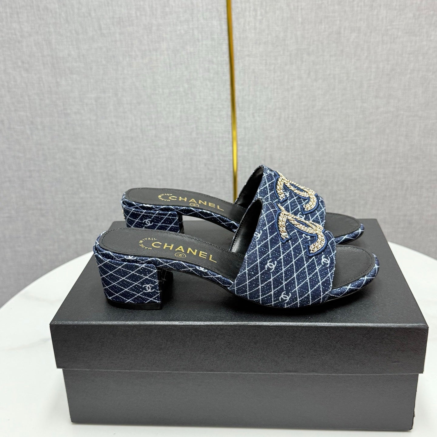 CC HIGH HEEL 25S IN DARK BLUE DENIM STRIPED PATTERN WITH LOGO PRINT - 35