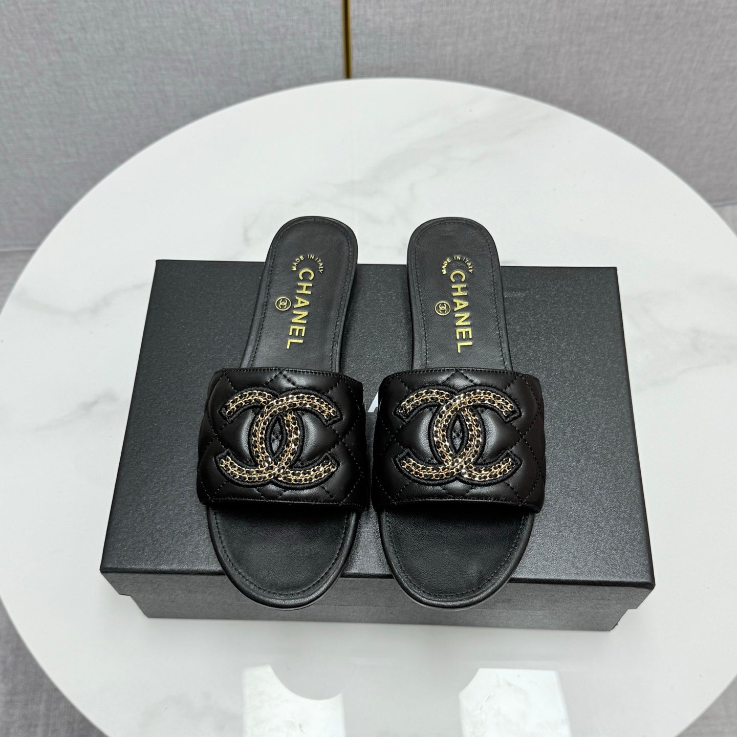 CC SLIDE SANDALS 25S IN BLACK CALFSKIN WITH LOGO - 35