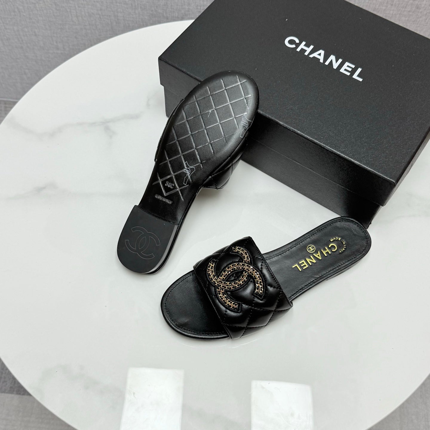 CC SLIDE SANDALS 25S IN BLACK CALFSKIN WITH LOGO - 35