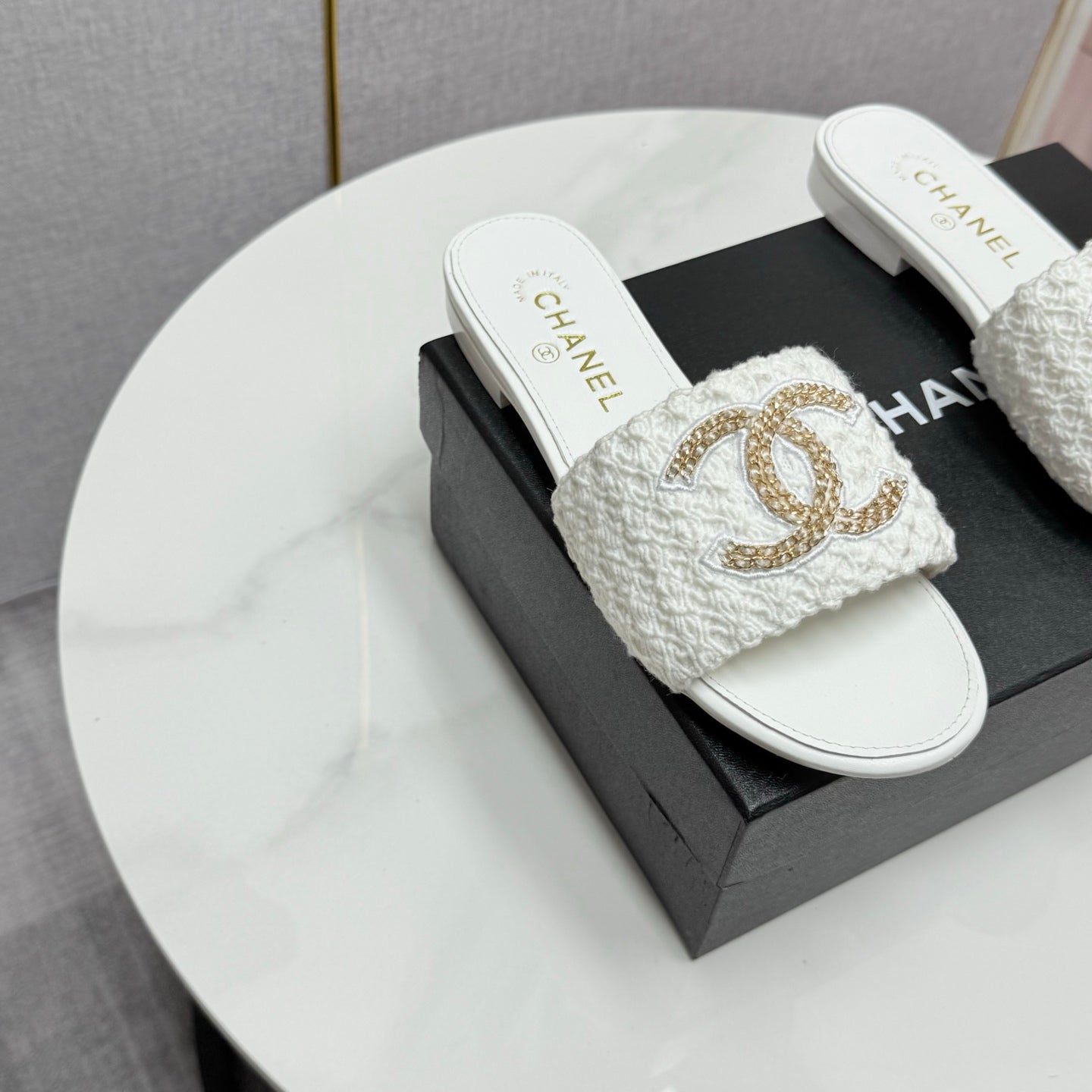 CC SLIDE SANDALS 25S IN WHITE FABRIC AND CALFSKIN WITH LOGO - 35