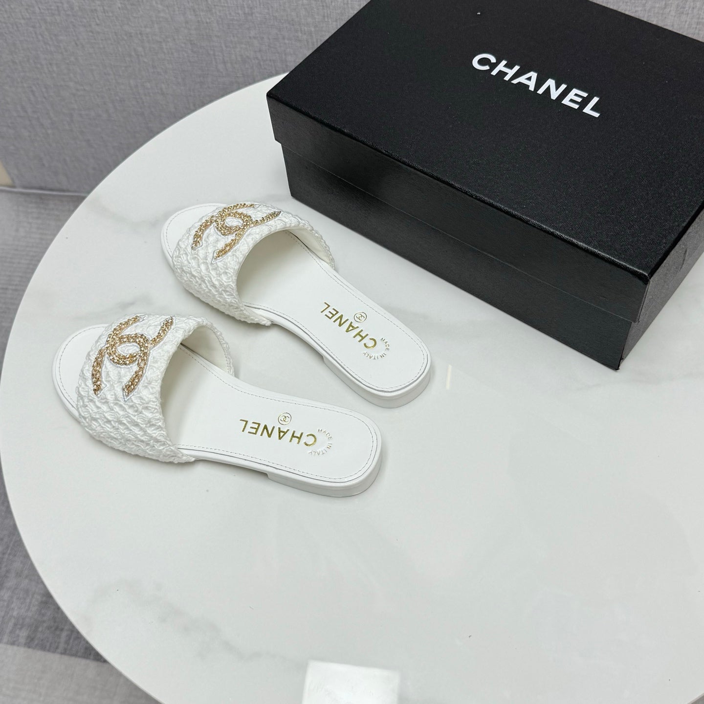 CC SLIDE SANDALS 25S IN WHITE FABRIC AND CALFSKIN WITH LOGO - 35