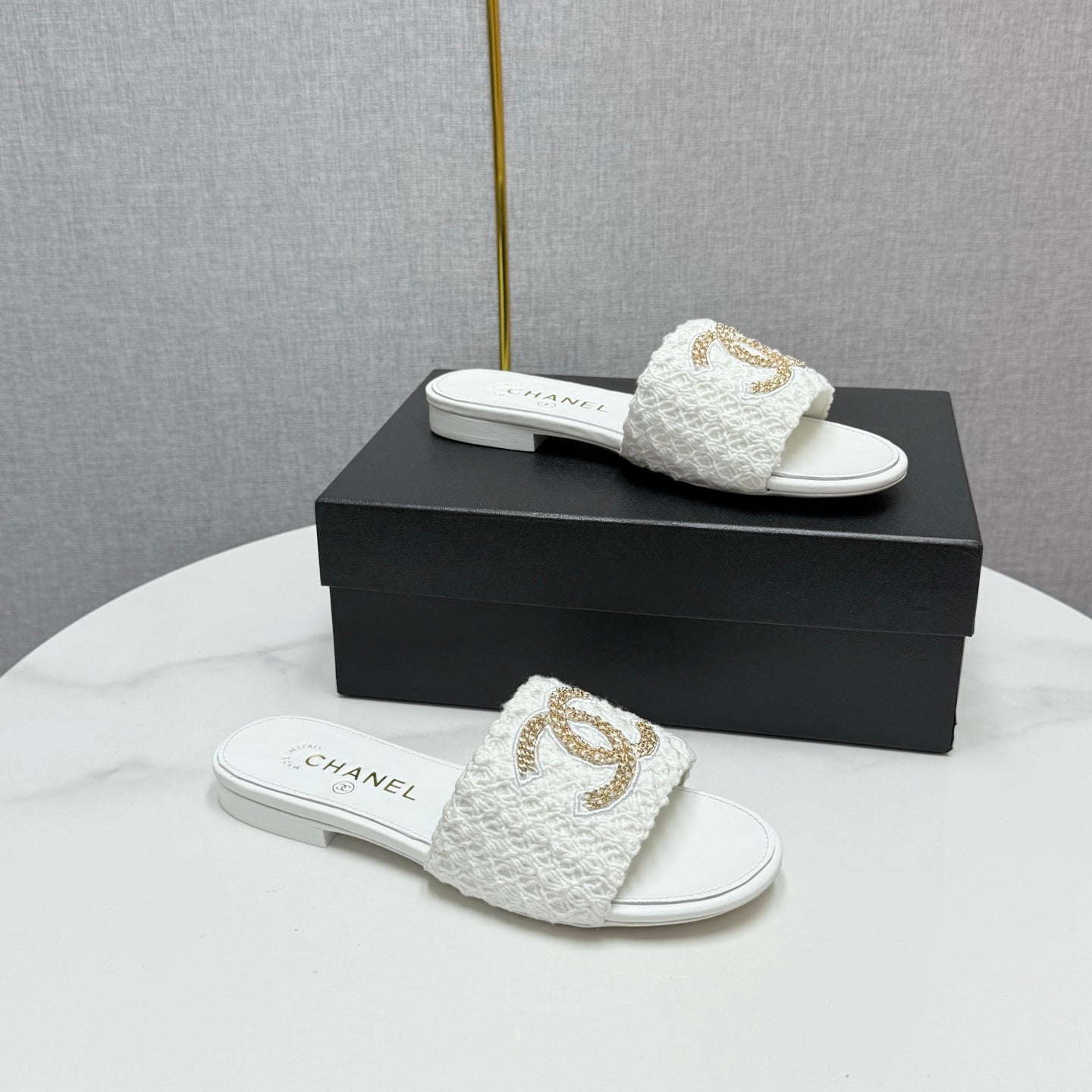 CC SLIDE SANDALS 25S IN WHITE FABRIC AND CALFSKIN WITH LOGO - 35