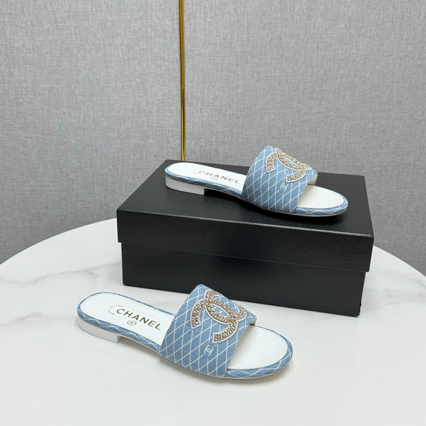 CC SLIDE SANDALS 25S IN SKY BLUE DENIM AND WHITE CALFSKIN WITH LOGO - 35