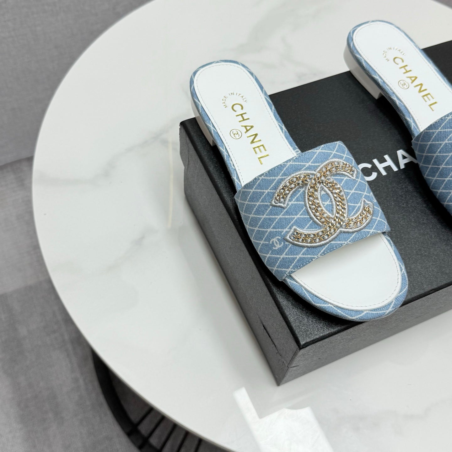 CC SLIDE SANDALS 25S IN SKY BLUE DENIM AND WHITE CALFSKIN WITH LOGO - 35