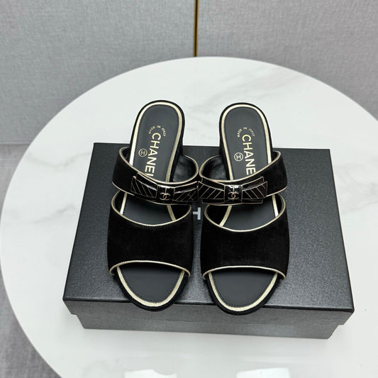 CC DOUBLE-STRAP HEELS 25S IN BLACK SUEDE - 35