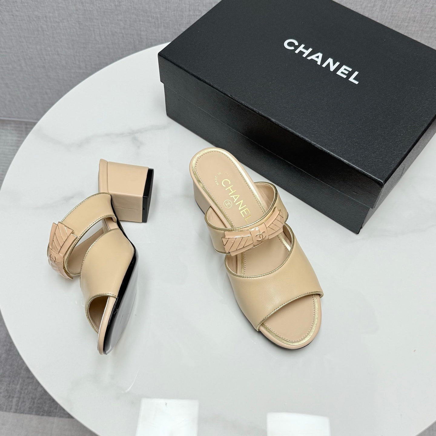 CC DOUBLE-STRAP HEELS 25S IN BEIGE CALFSKIN - 35