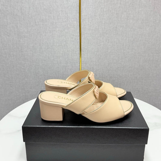 CC DOUBLE-STRAP HEELS 25S IN BEIGE CALFSKIN - 35