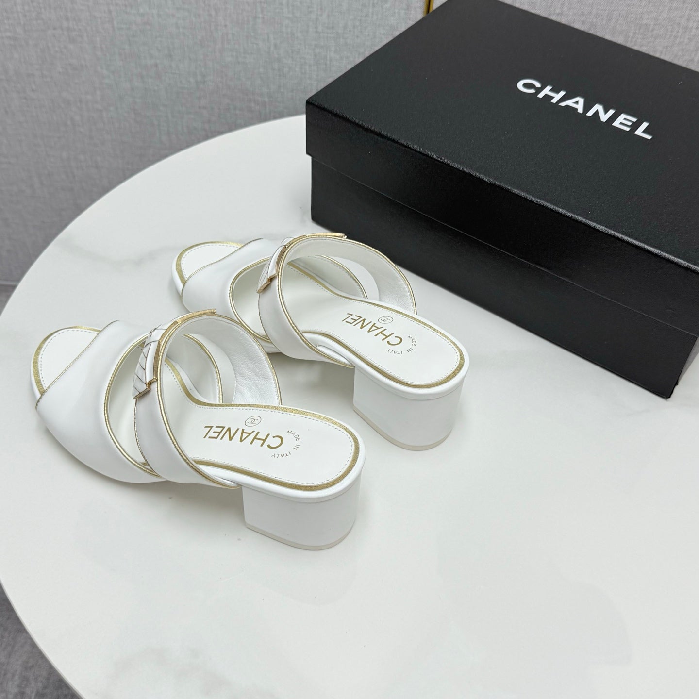 CC DOUBLE-STRAP HEELS 25S IN WHITE CALFSKIN - 35