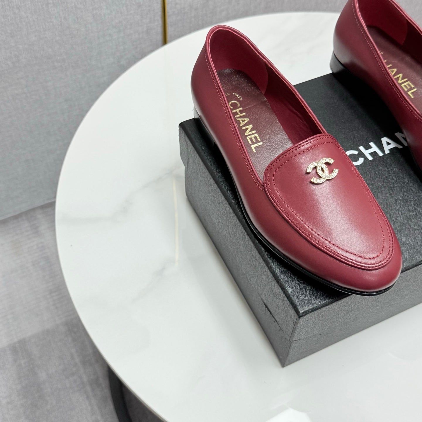 CC LOAFERS 25S IN DARK RED CALFSKIN GOLD HARDWARE WITH STONES - 35