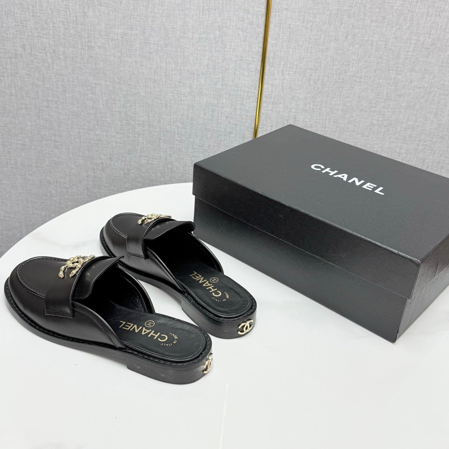 CC FLAT MULE 25S IN BLACK CALFSKIN STYLE 7 - 35