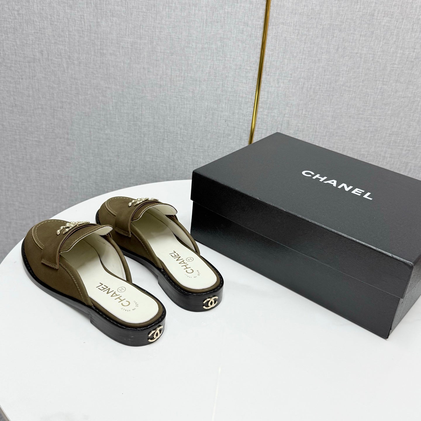 CC FLAT MULE 25S IN OLIVE BROWN CALFSKIN STYLE 6 - 35