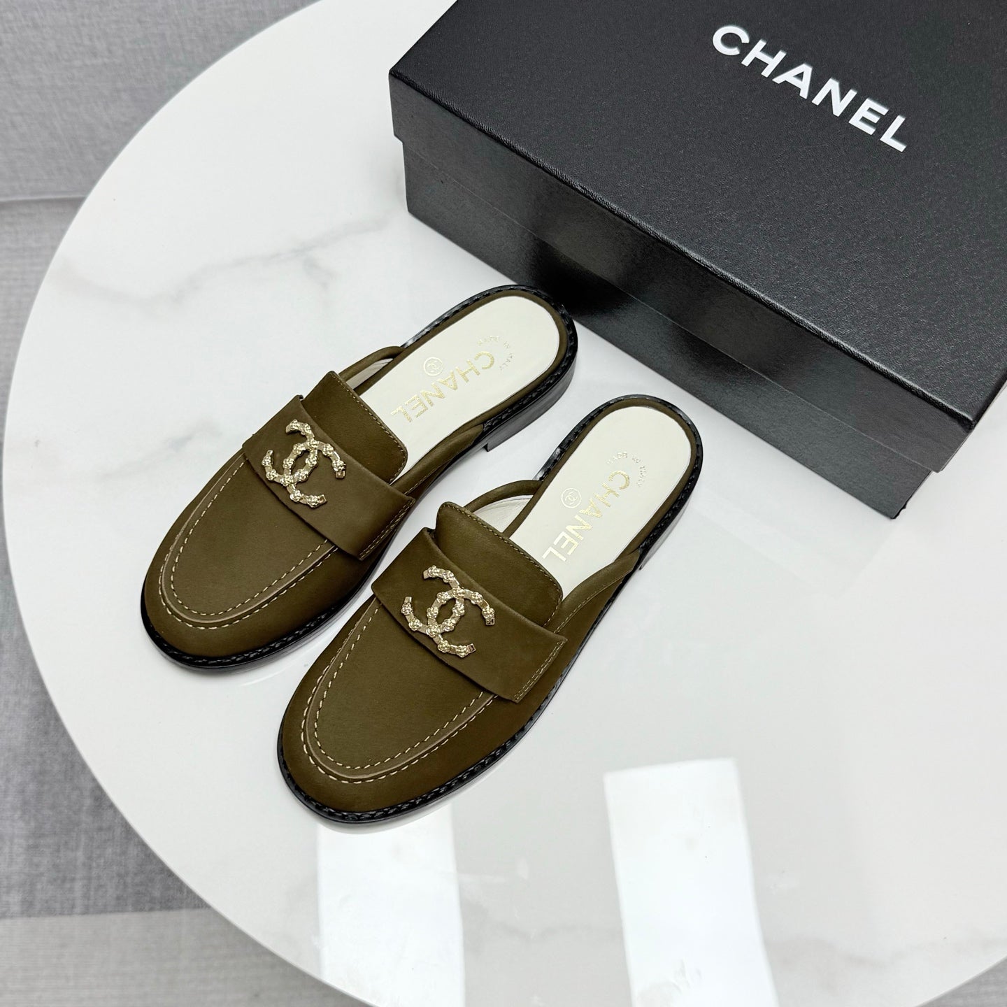 CC FLAT MULE 25S IN OLIVE BROWN CALFSKIN STYLE 6 - 35