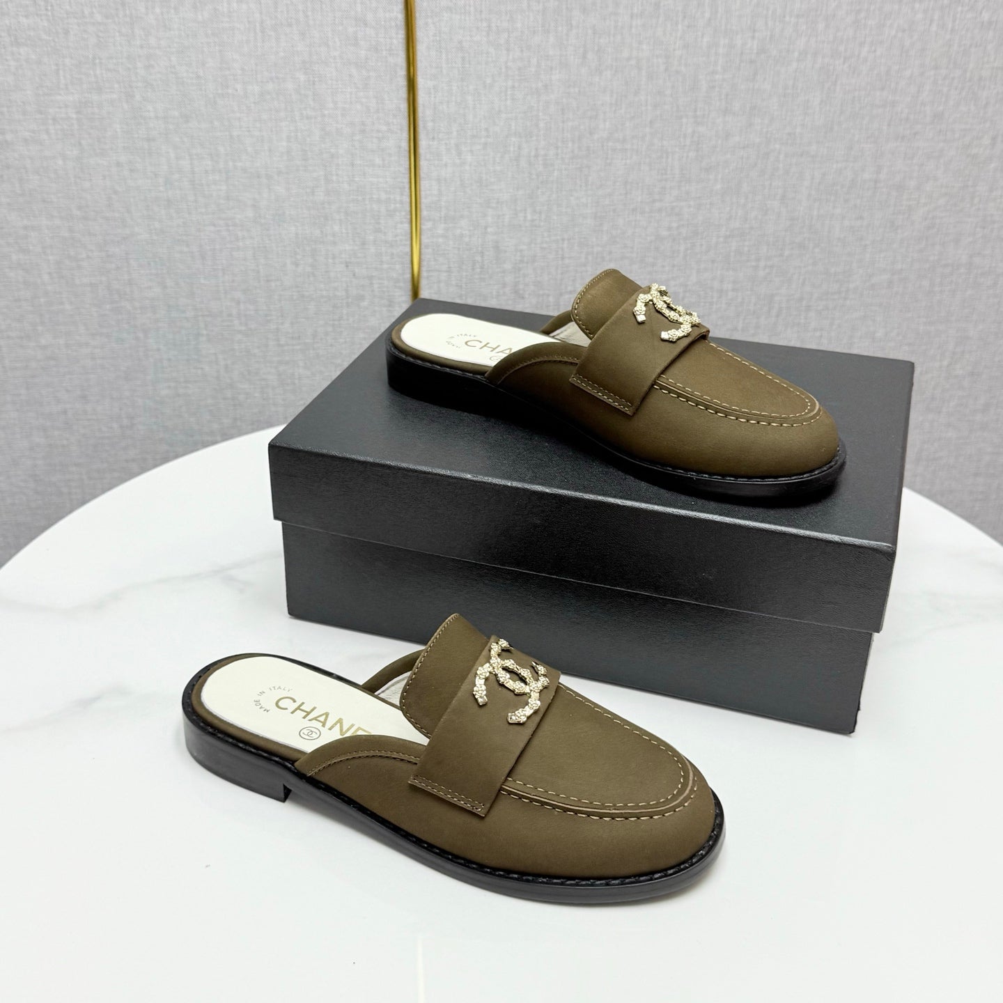 CC FLAT MULE 25S IN OLIVE BROWN CALFSKIN STYLE 6 - 35