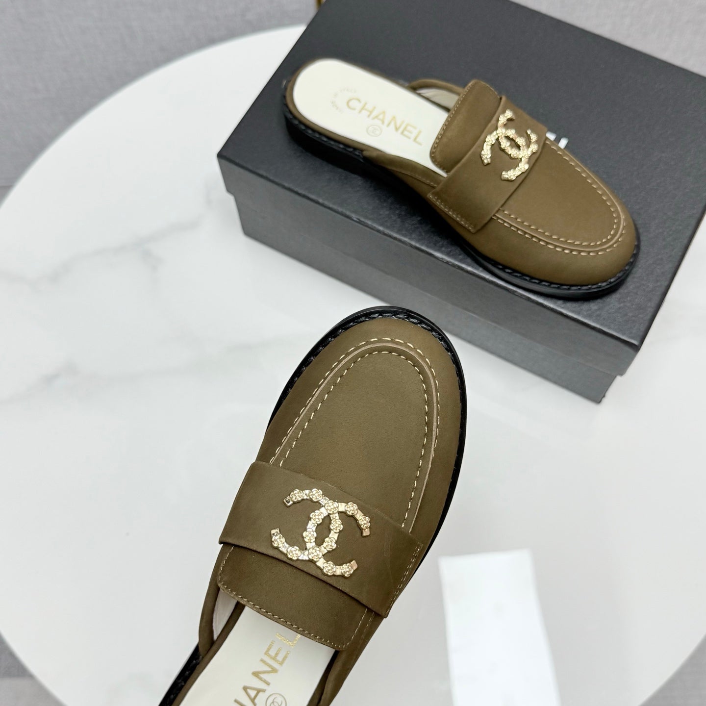 CC FLAT MULE 25S IN OLIVE BROWN CALFSKIN STYLE 6 - 35