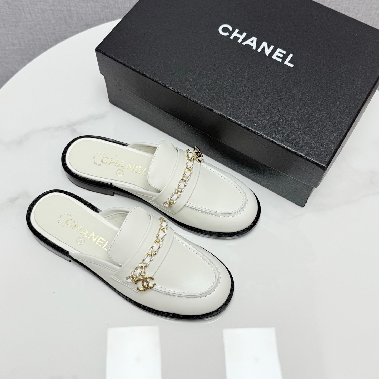 CC FLAT MULE 25S IN WHITE CALFSKIN STYLE 5 - 35