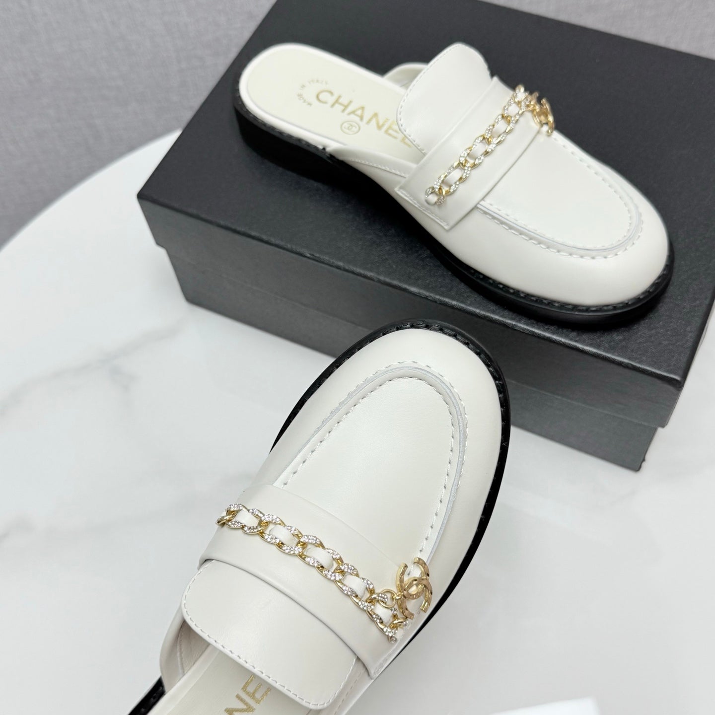 CC FLAT MULE 25S IN WHITE CALFSKIN STYLE 5 - 35