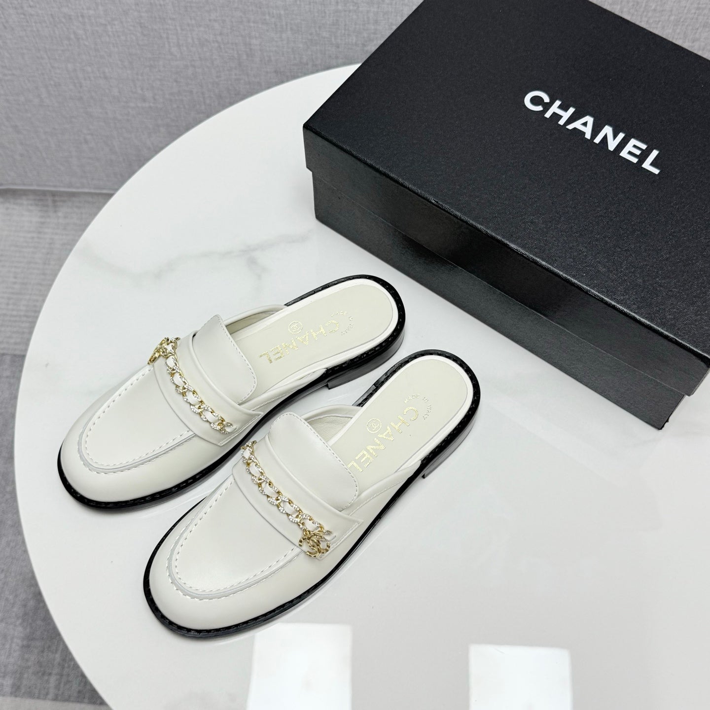 CC FLAT MULE 25S IN WHITE CALFSKIN STYLE 5 - 35