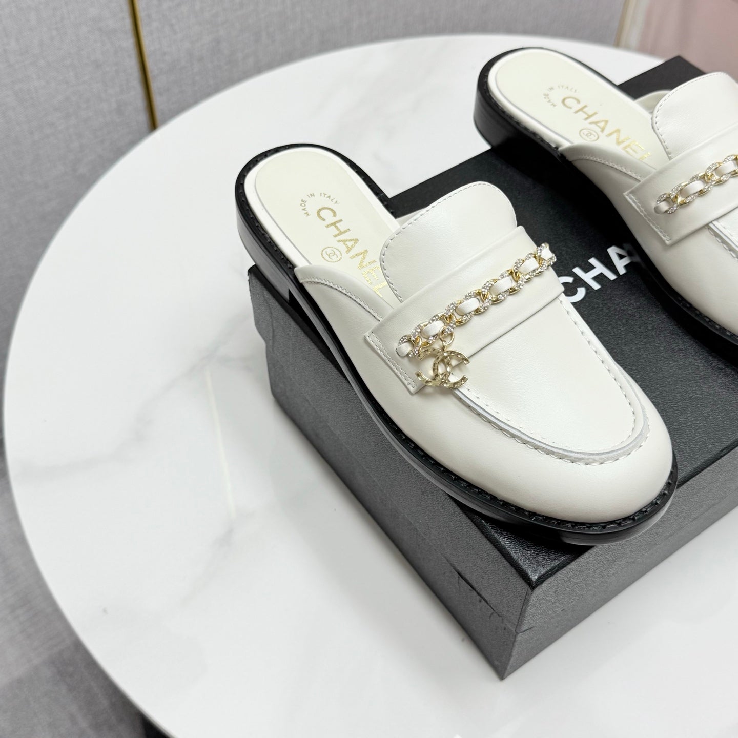 CC FLAT MULE 25S IN WHITE CALFSKIN STYLE 5 - 35