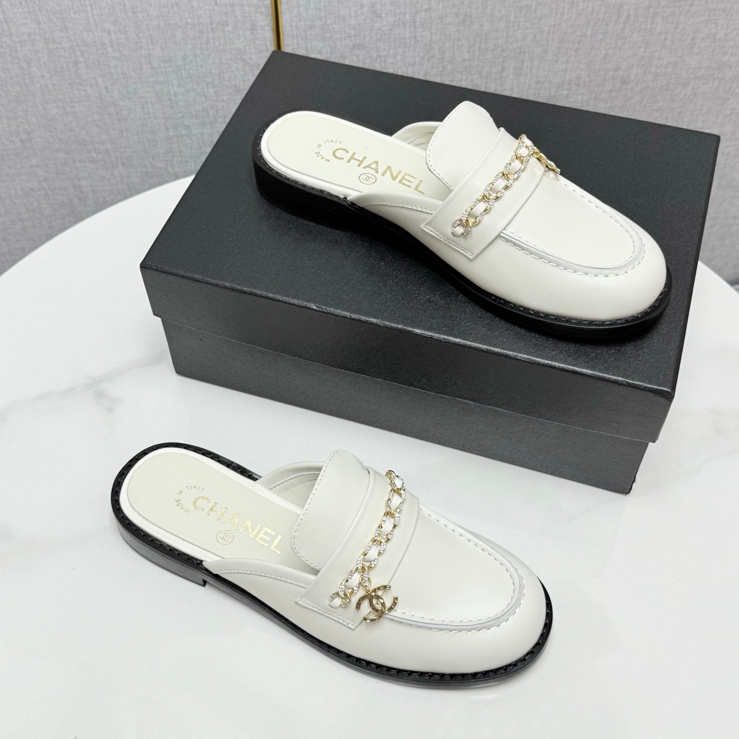 CC FLAT MULE 25S IN WHITE CALFSKIN STYLE 5 - 35