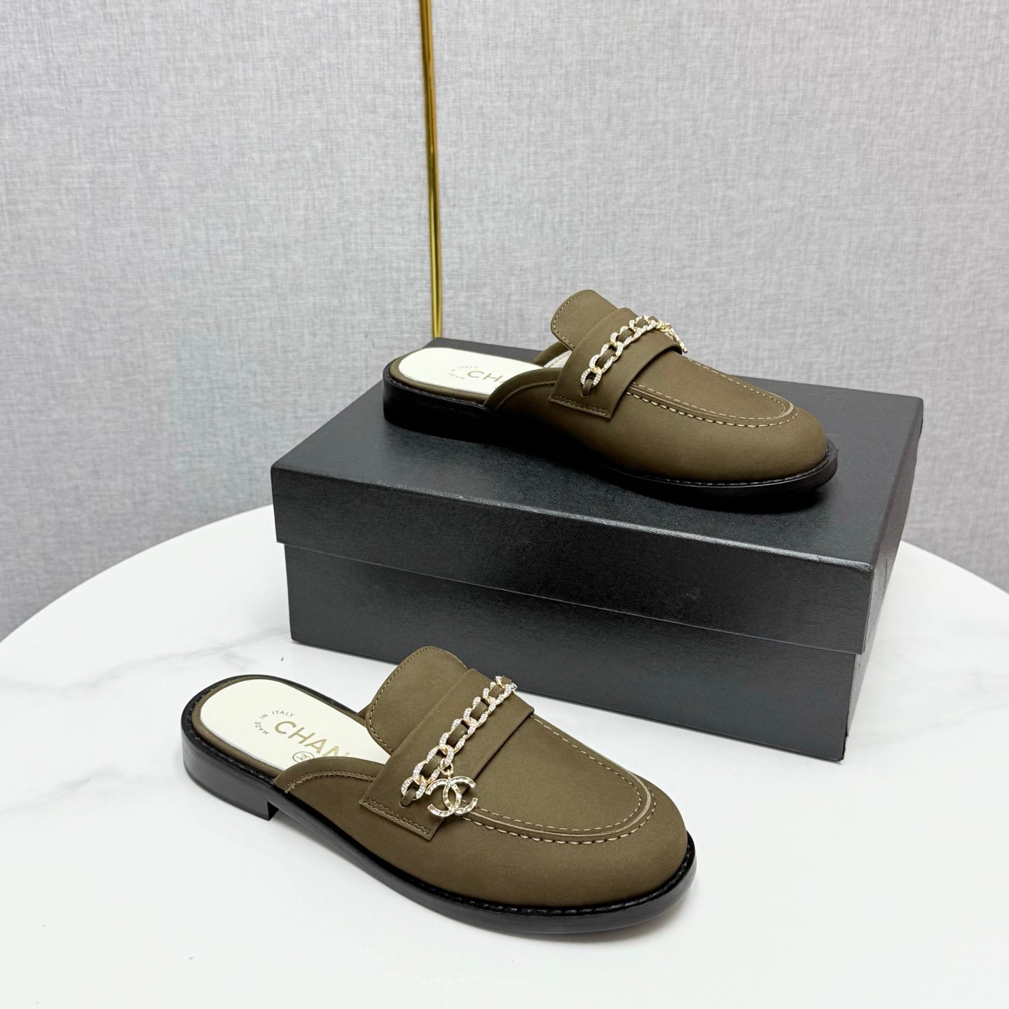CC FLAT MULE 25S IN OLIVE BROWN CALFSKIN STYLE 3 - 35