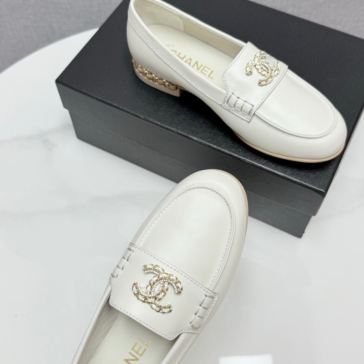CC LOAFER 25S IN WHITE LAMBSKIN WITH GOLD HARDWARE - 35